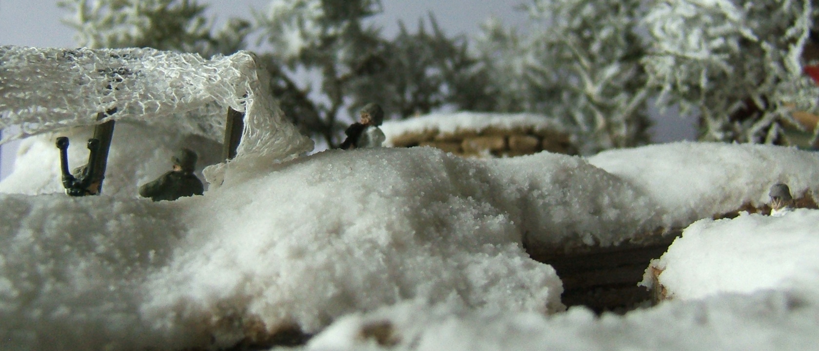 Detalle de trincheras en la nieve