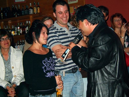 Bustamante con los fans de Binéfar