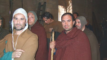 Campesinos y peregrinos adorando el Grial