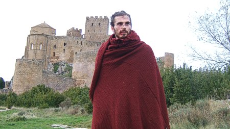 Posando con el Castillo de Loarre