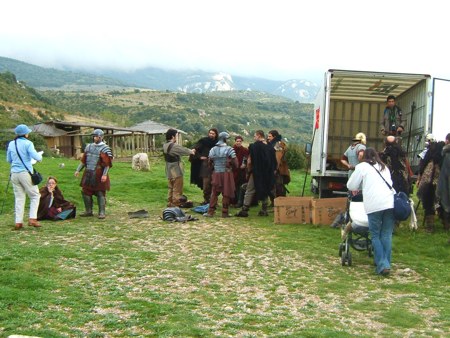 Ya en la explanada del Castillo toca completar el vestuario