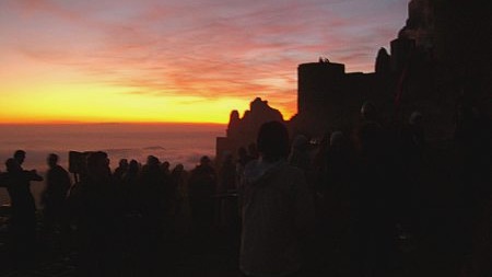 Fin de la jornada con el atardecer en el Castillo de Loarre