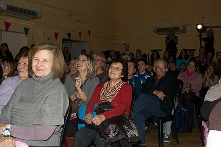 El publico sigue soltando carcajadas