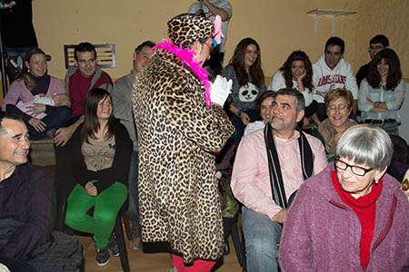 Un hombre con barba, Valeriano, dame la mano