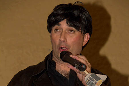 Bustamante no podía perderse este momento paleta en mano