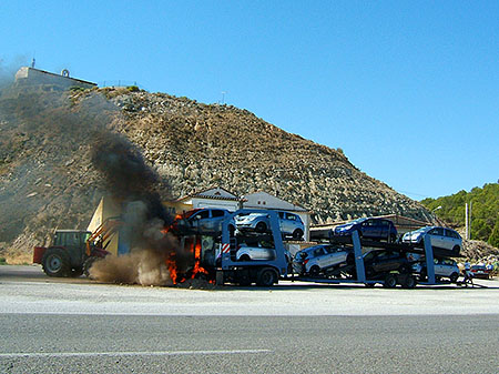 Incendio en el tráiler