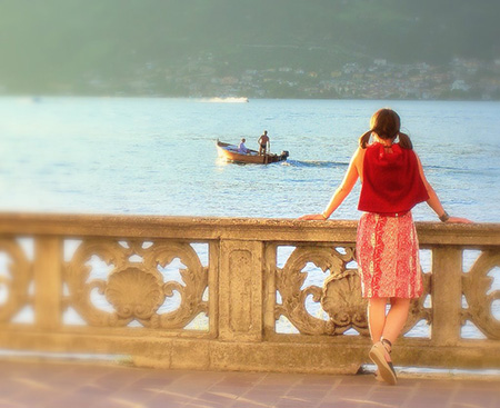Mirando al lago