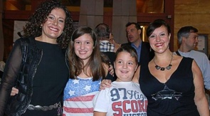 Ana Esther Ubieto, Carlotta y Alex Tickner con Yolanda Labarta