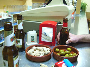 Los agricultores debaten sobre la PAC en el bar