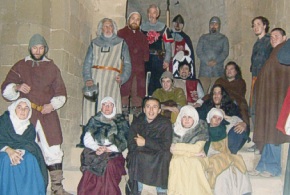 Los extras esperan en el interior del Castillo para entrar en acción