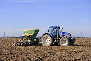 Tractor y sembradora
