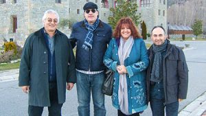 Miembros del equipo de Lágrimas de mujer en el Monasterio de Boltaña