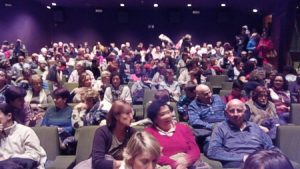 El público de Jaca ocupando sus asientos