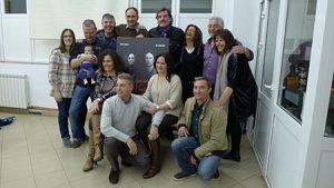 Equipo de Lágrimas de mujer con el pequeño Lorién