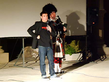 El director Pablo Aragüés y Max Maine presentando Perceval