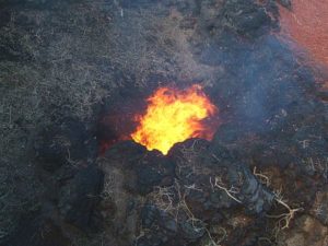 Fuego volcánico a 10 m de profundidad