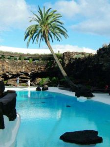 Piscina del Jameo Grande diseñada por César Manrique