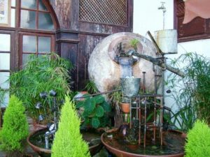 Fuente surrealista de la Casa del Turista