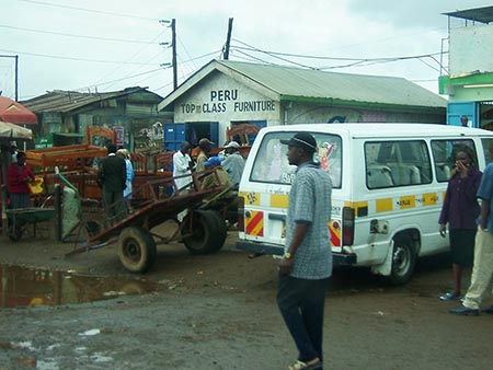 Taller y tiendas de carretera en Kenia