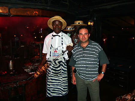 Miguel Ángel con los camareros del Carnívore