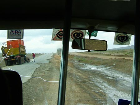 Pésimo estado de las carreteras en Kenia