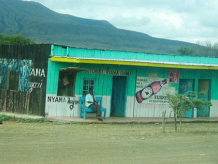 Carnicería y terraza bar entre Naivasha y Mai Mahiu
