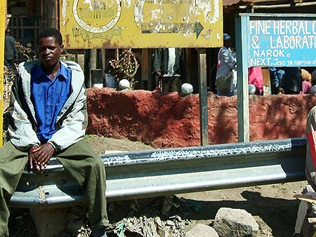 Paisano de Narok viendo pasar el tiempo